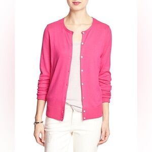 Banana Republic Women’s Fuchsia Pink Button Up Cardigan Sweater! Size Medium.